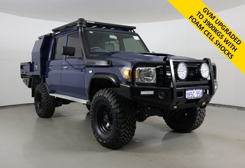thumbnail image 2 of Chrome Front Indicator Light Pair For Toyota Landcruiser 78 / 79 Series – Left & Right 2 of 6